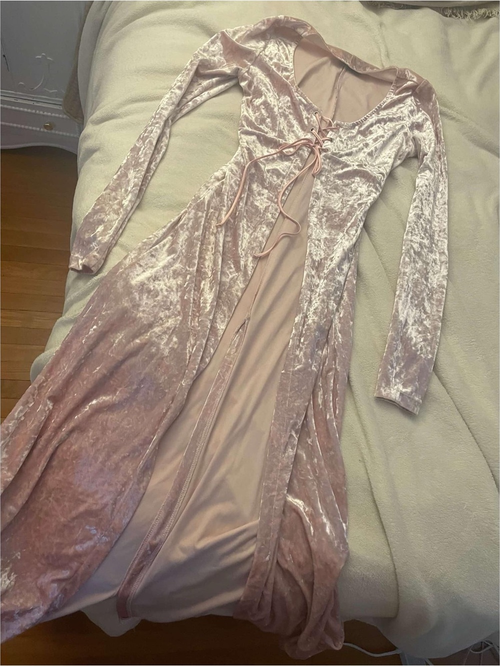 Rare Lip Service Hungry Eyes
Pink Velour Duster HTF Vintage Hot Topic